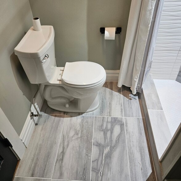 American Standard toilet - 811 Tyler St