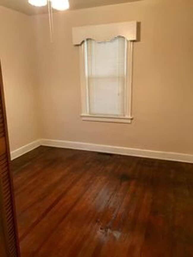 Building Photo - 2 bedroom house in Church Hill! Central air, yard, all electric and laundry!