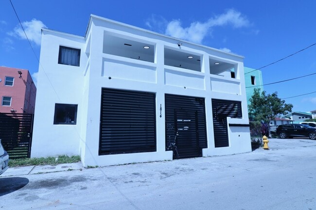 Building Photo - 1814 NW 2nd Ct