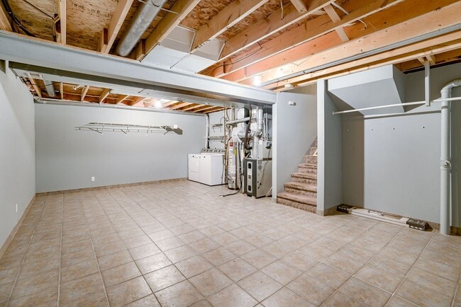 Building Photo - Charming Multi-Level Near Parks and Lakes!!