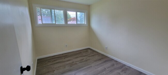 Building Photo - 2845 W 31st St