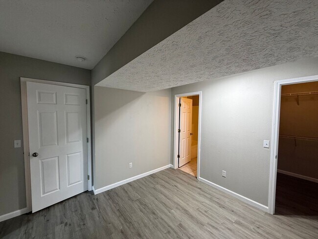 Building Photo - Updated home in Nixa