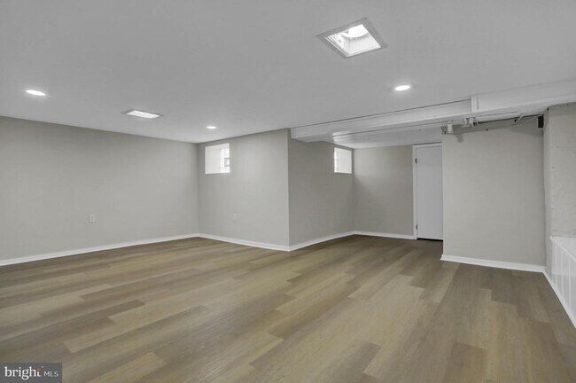 Building Photo - 3202 Dudley Ave