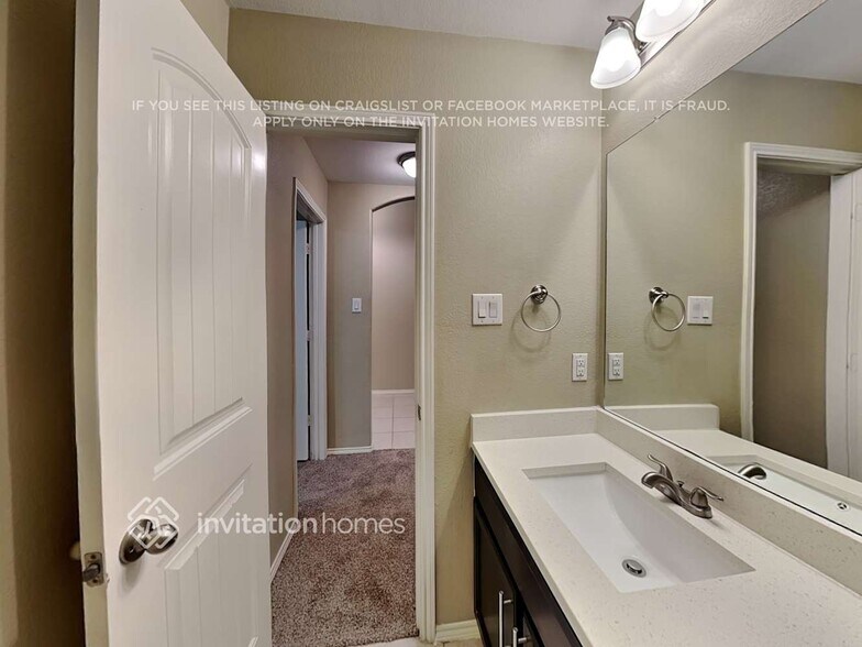 Building Photo - 517 Saguaro Dr