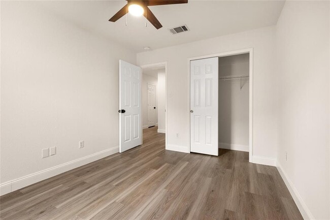 Building Photo - 2652 Bradley Ln