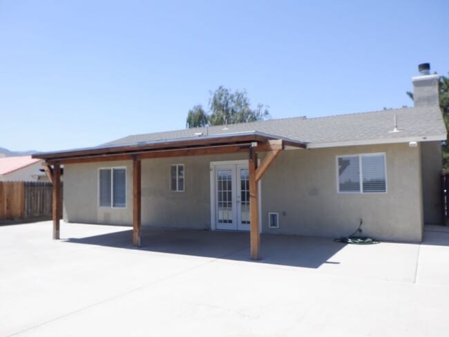 Building Photo - Cul De Sac Cutie in the City