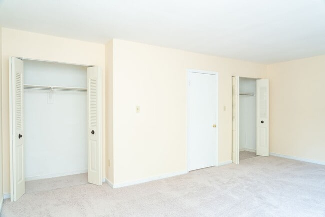 Building Photo - 1054 Cheshire Ct