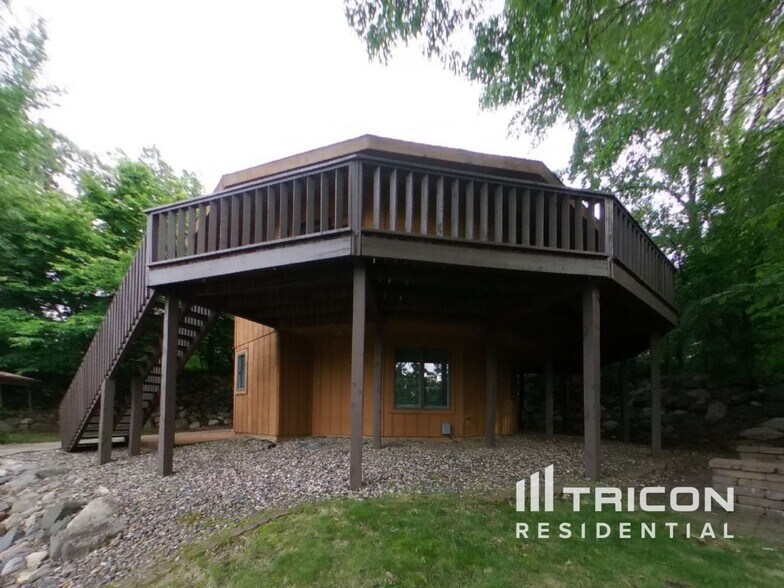 Building Photo - 805 Garrison Ct