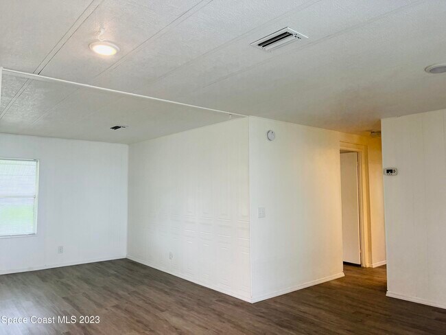 Building Photo - 530 Kimberly Cir