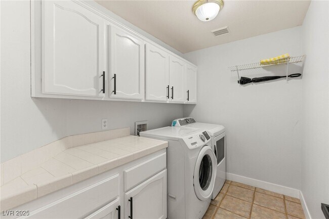 Building Photo - 3870 Cotillion Ct