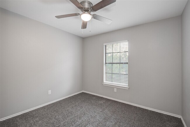 Building Photo - 20403 White Poplar Dr