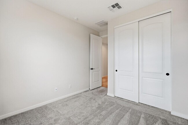 Building Photo - 641 S Davidson Ln