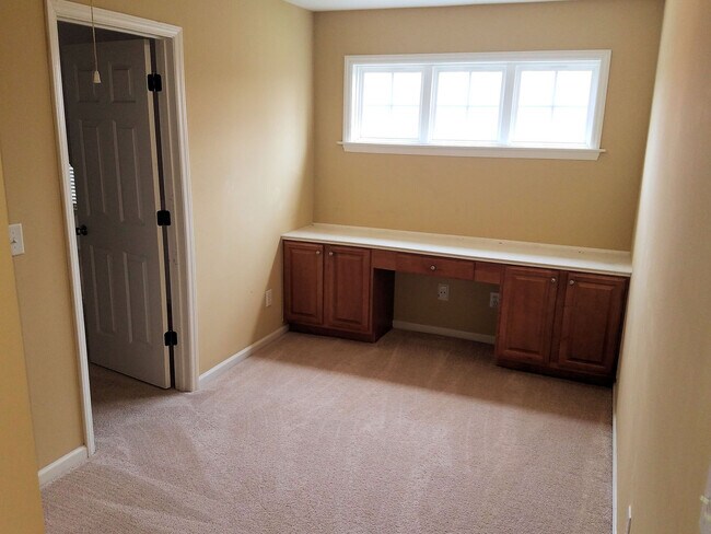 Building Photo - 100 Montauk Ct