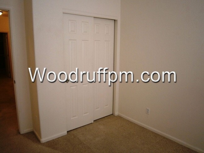 Building Photo - 3 Bed End Unit Townhome near Old Town Arvada