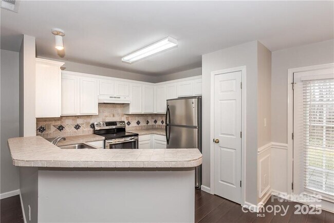 Building Photo - 231 Woodlynn Dr