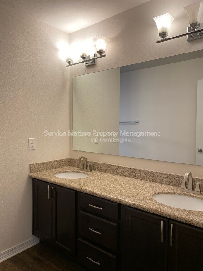 Building Photo - 5582 Peach Dr