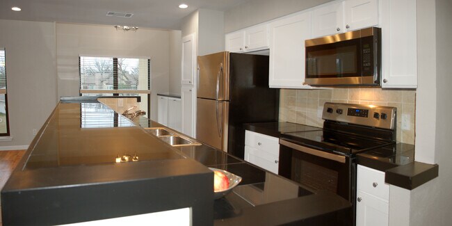 Building Photo - 6723 Eastridge Dr