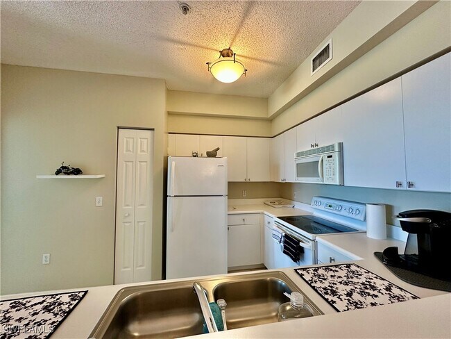 Building Photo - 1115 Reserve Ct