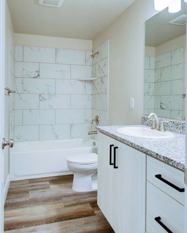 Building Photo - Brand new 3 bedroom, 2.5 bath townhome in Cedar City