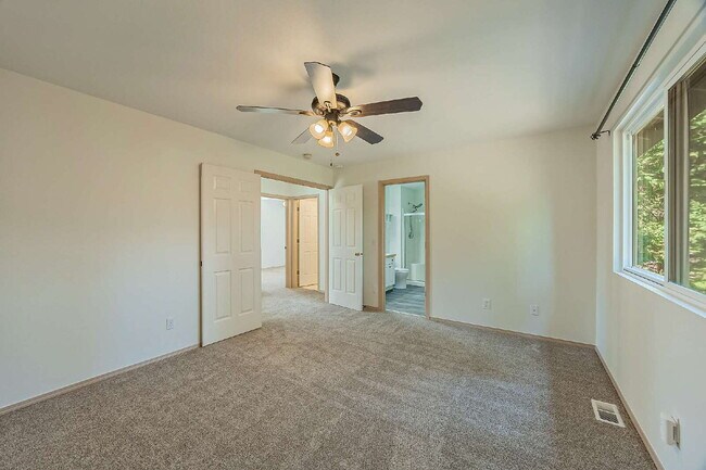 Building Photo - **NO SHOWINGS AT THIS TIME. WE HAVE A PEND...
