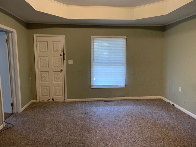 Building Photo - 3 bedroom, one bathroom home located in Jo...