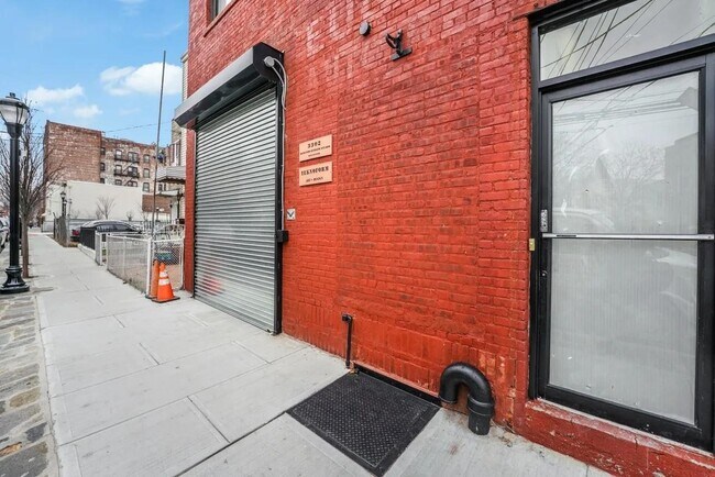 Building Photo - 3302 Palisade Ave