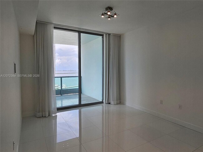 Building Photo - 900 Biscayne Blvd
