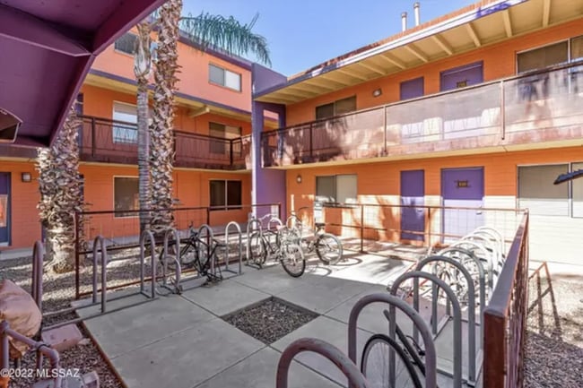 Building Photo - MINUTES FROM U of A - Partially Furnish Condo - 10th Street Condominiums