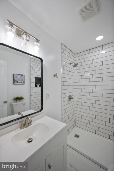 Building Photo - 328 S Macon St.