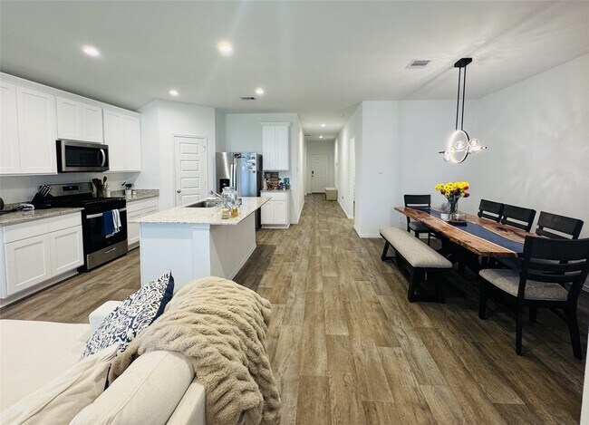 Building Photo - 31726 Sutton Mdws Ln