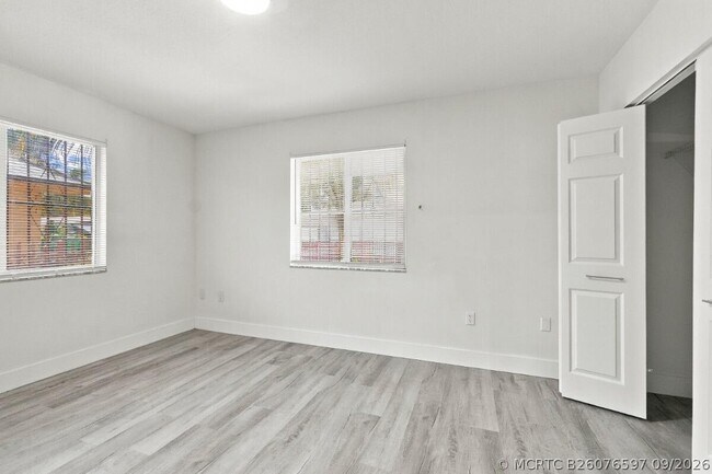 Building Photo - 4952 NW 21st Ave