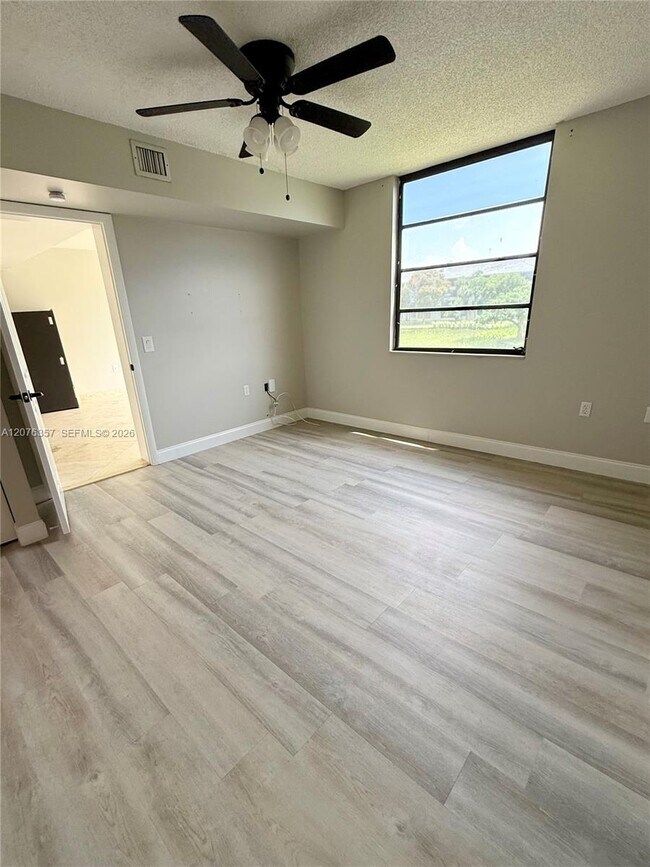 Building Photo - 1520 Whitehall Dr