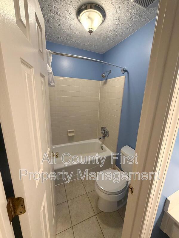 Building Photo - 2438 Kings Arms Dr