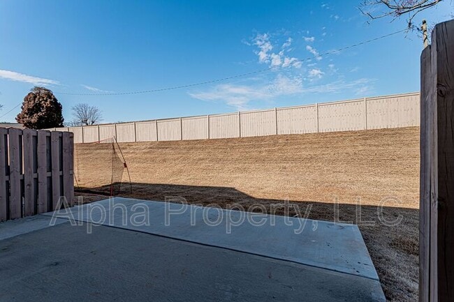 Building Photo - 300 Huntingdale Pl