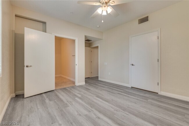 Building Photo - 6868 Sky Pointe Dr