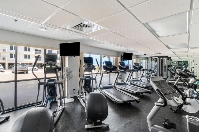 Building Photo - 3215 S Ocean Blvd