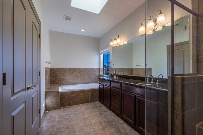 Building Photo - 10626 Clearview Villa Pl