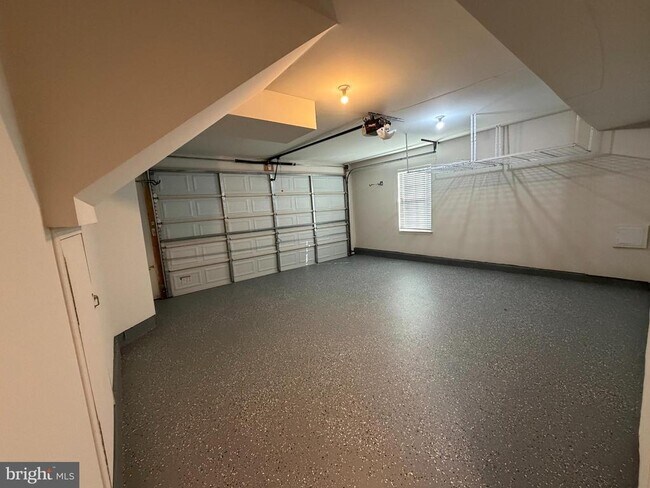 Building Photo - 45903 Peach Oak Terrace