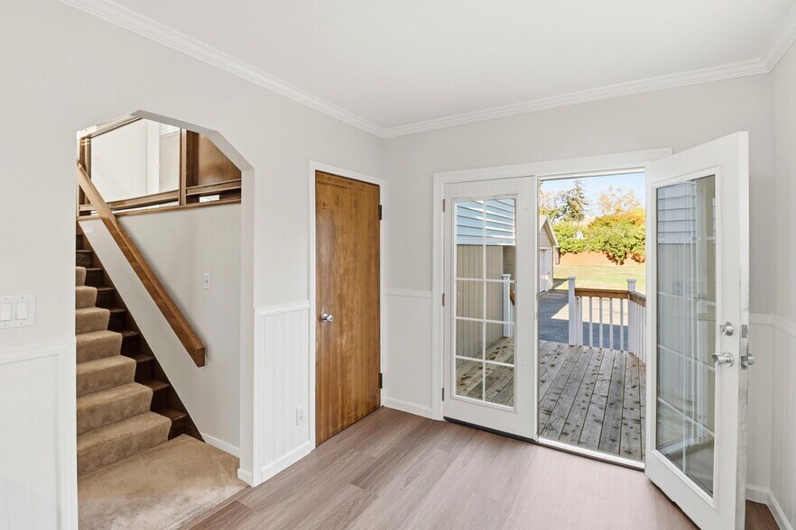 Building Photo - 740 Laurel Ave