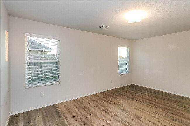 Building Photo - 24219 Paresi Ct