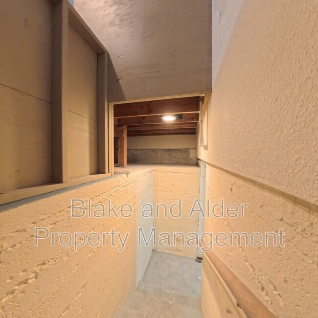 Building Photo - 720 Portland Ave