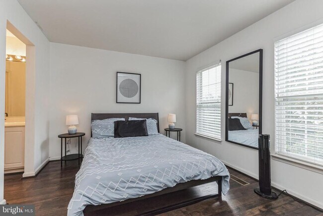 Building Photo - 42753 Stadler Ln