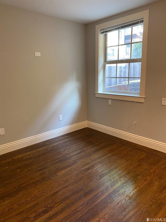 Building Photo - 188 Winfield St