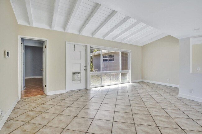 Building Photo - 1733 SW 5th Ct