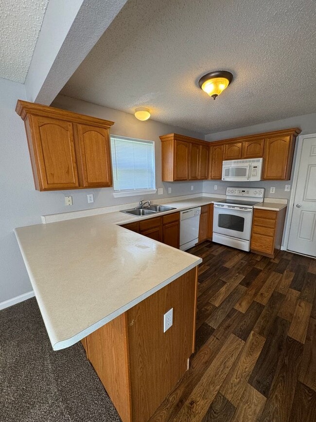 Building Photo - Noblesville 3  - R home