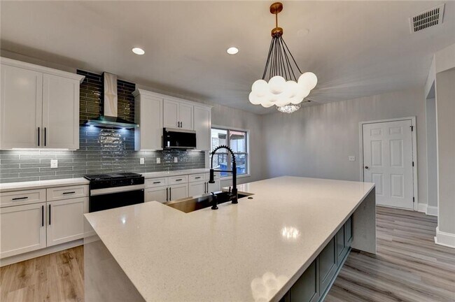 Building Photo - 4032 Ridge Grove Way