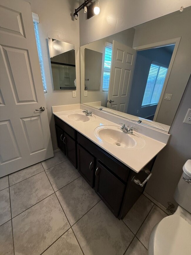 Building Photo - 3 Bed | 2 Bath | 1,456 Sq Ft | 2-Car Garage