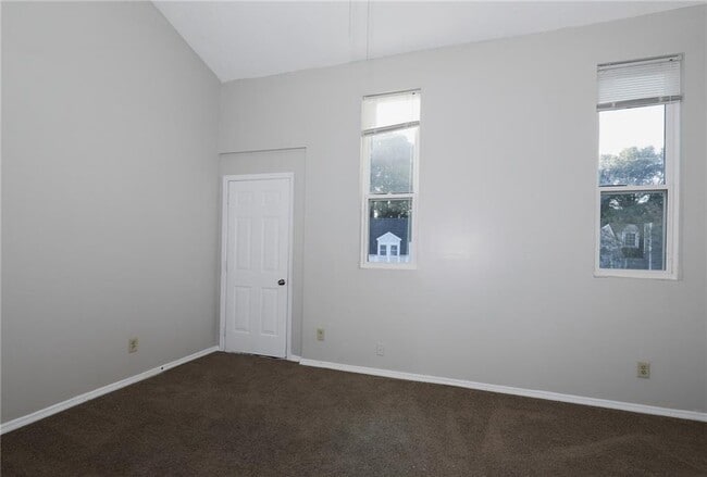 Building Photo - 3795 London Dr