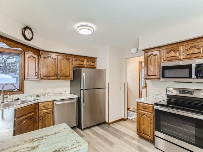 Building Photo - 12625 Monterey Ave S