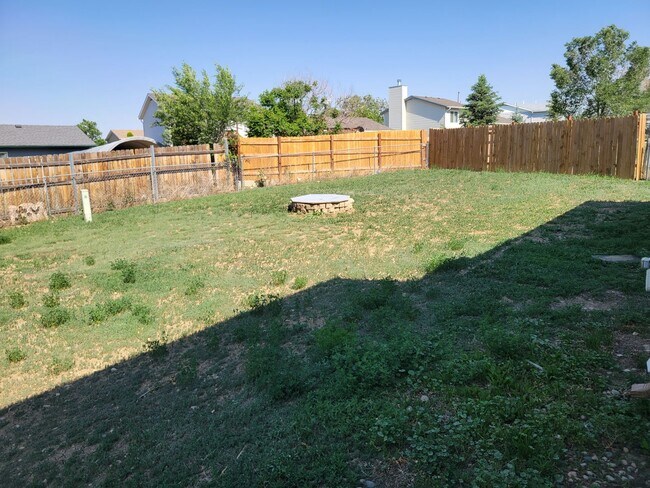 Building Photo - 4 Bed Home Available Now!